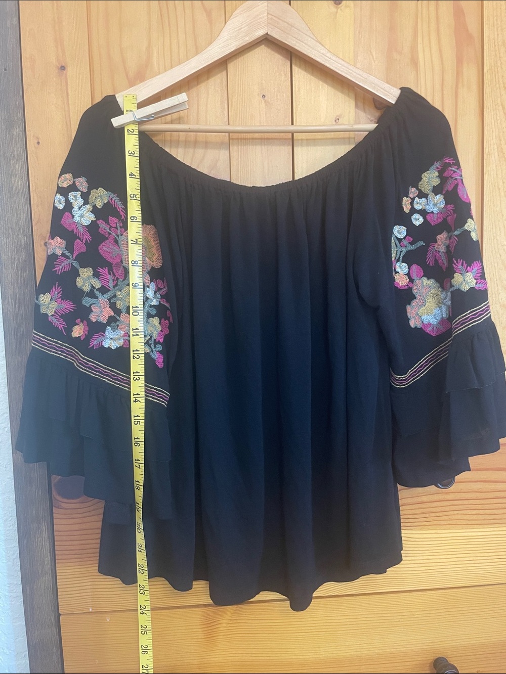 Dressy floral embroidered sleeve blouse size M